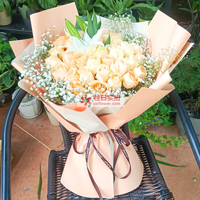 达州33朵香槟玫瑰百合，心里永远是你