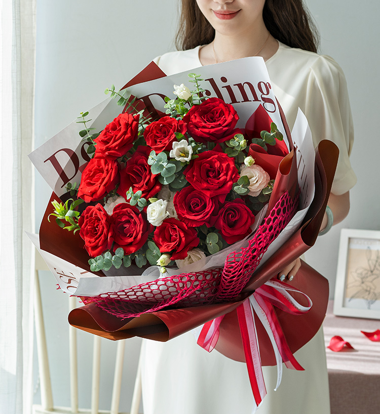 达州女朋友生日,送玫瑰花束合适还是百合花更好?